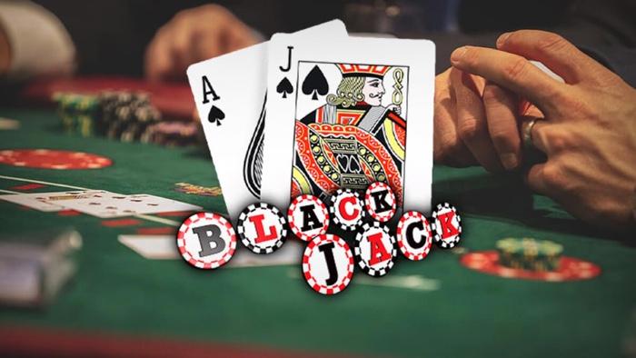 Khi nào nên rút thêm bài trong Blackjack casino?
